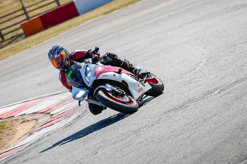 donington no limits trackday;donington park photographs;donington trackday photographs;no limits trackdays;peter wileman photography;trackday digital images;trackday photos